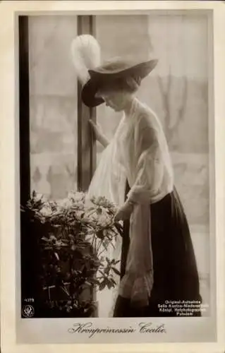Ak Kronprinzessin Cecilie von Preußen, Portrait mit Hut, NPG 4379