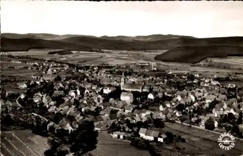 Ak Medebach im Sauerland, Fliegeraufnahme, Panorama