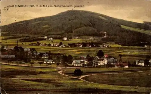 Ak Niederneukirch Neukirch in der Lausitz, Blick auf die Stadt und den Valtenberg