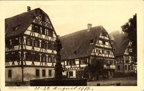 Ak Maulbronn im Enzkreis Baden Württemberg, Fachwerkhäuser im Klosterhof, Brunnen