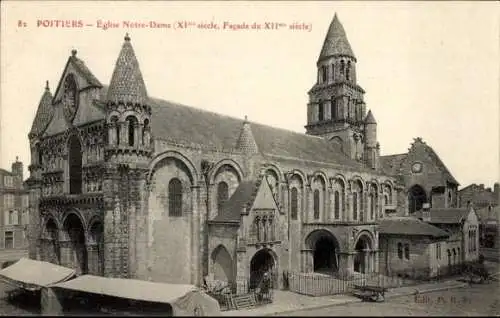 Ak Poitiers Vienne, Kirche Notre-Dame, 11. Jahrhundert, Fassade aus dem 12. Jahrhundert