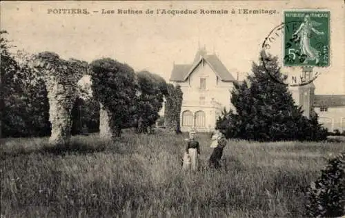 Ak Poitiers Vienne, Die Ruinen des römischen Aquädukts in der Eremitage