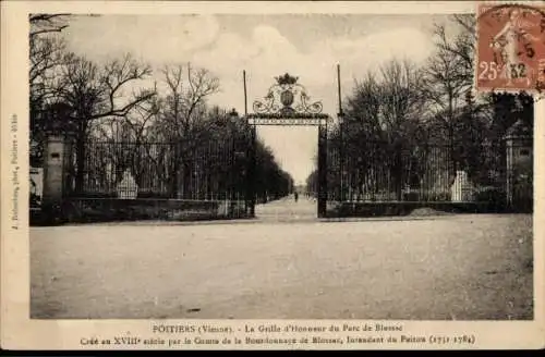 Ak Poitiers Vienne, das Ehrentor des Blossac Parks