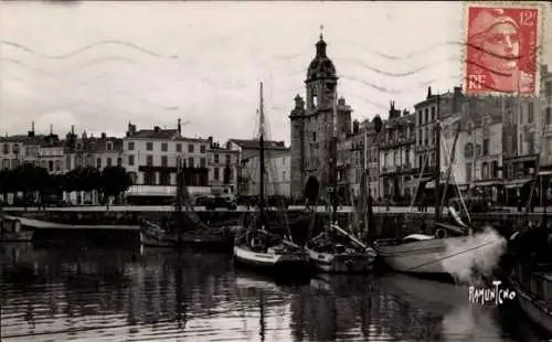 Ak La Rochelle Charente Maritime, Hafen, Grosse Horloge