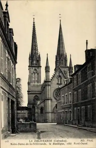 Ak La Delivrande Calvados, Basilika Notre-Dame-de-la-Delivrande, Nordwestseite