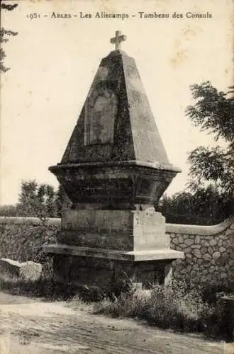 Ak Arles Bouches du Rhône, Les Aliscamps, Tombeau des Consuls