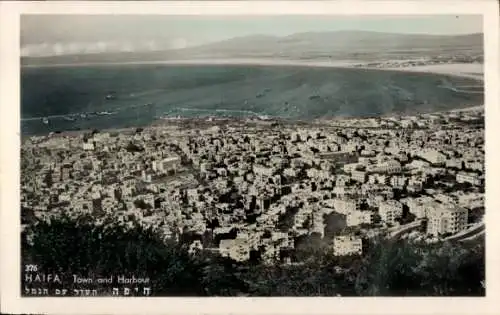 Ak Haifa Israel, Gesamtansicht der Stadt mit Hafen