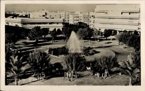 Ak Tel Aviv Jaffa Israel, Parkanlage mit Springbrunnen