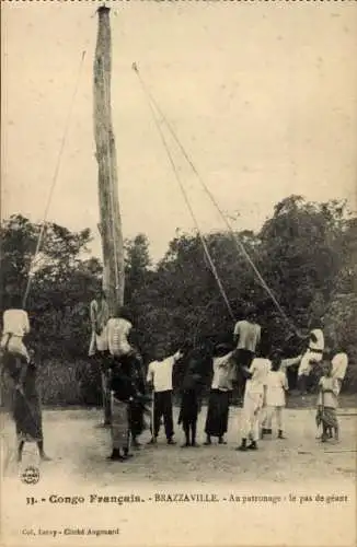 Ak Brazzaville Franz. Kongo, Im Mäzenatentum, der Riesenschritt