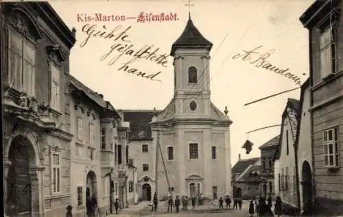 Ak Eisenstadt Kismarton im Burgenland, Straßenpartie, Kirche