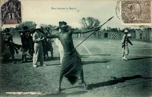 Ak Afrikaner mit Speer, Afrikanische Tracht