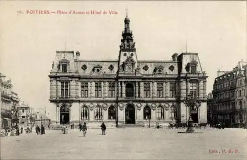 Ak Poitiers Vienne, Place d’Armes, Rathaus