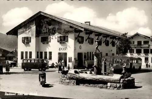 Ak Reit am Winkl, Brunnen am Postamt, Reisebusse, Gasthof zum Löwen