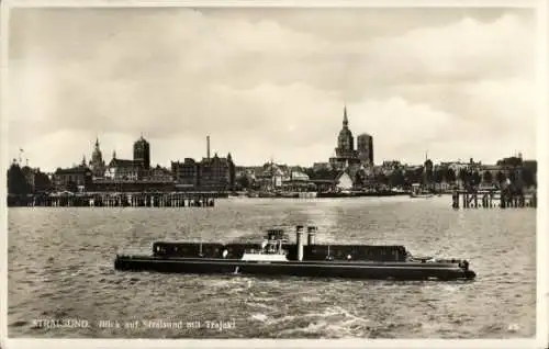 Ak Stralsund in Vorpommern, Stadtpanorama, Hafen, Trajektschiff