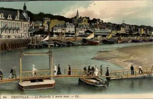 Ak Trouville Calvados, La Passerrelle a maree basse