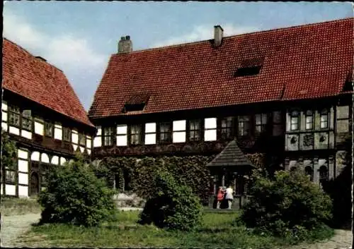 Ak Blomberg in Lippe, Burghof, Brunnen