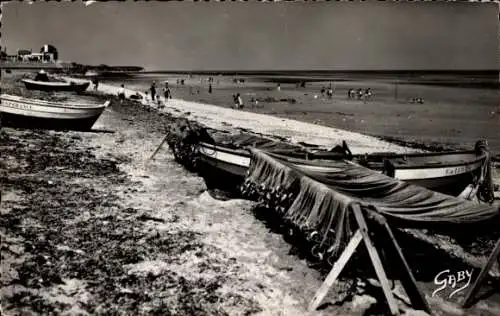 Ak Lion sur Mer Calvados, Strand, Fischerboote, Netze