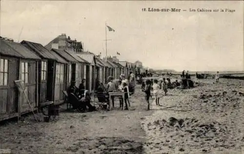 Ak Lion sur Mer Calvados, Strand, Badekabinen