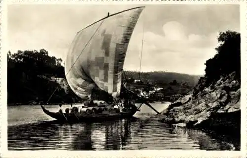 Ak Porto Portugal, Rabelo Boot am Ufer