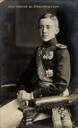 Ak Prinz Heinrich zu Schaumburg Lippe, Sitzportrait in Uniform