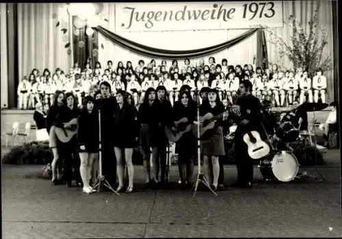 Set von 23 Fotos Sport und Mehrzweckhalle Wismar Jugendweihe 1973