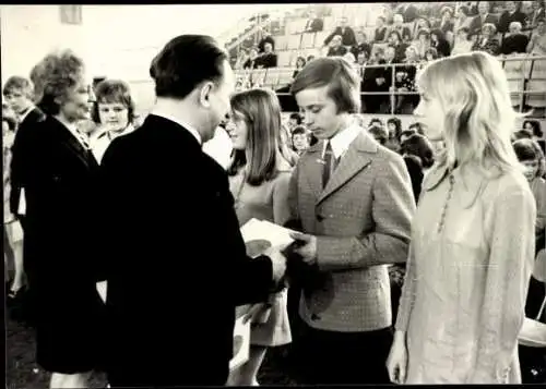 Set von 23 Fotos Sport und Mehrzweckhalle Wismar Jugendweihe 1973