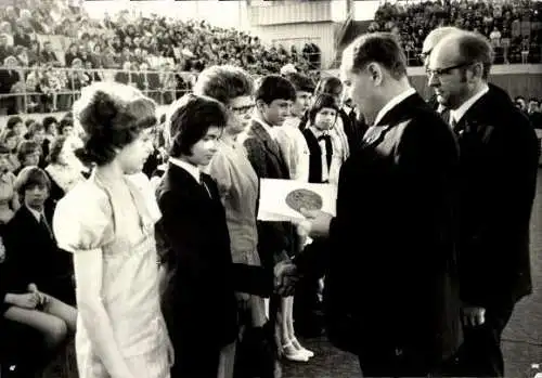 Set von 23 Fotos Sport und Mehrzweckhalle Wismar Jugendweihe 1973