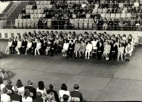 Set von 23 Fotos Sport und Mehrzweckhalle Wismar Jugendweihe 1973