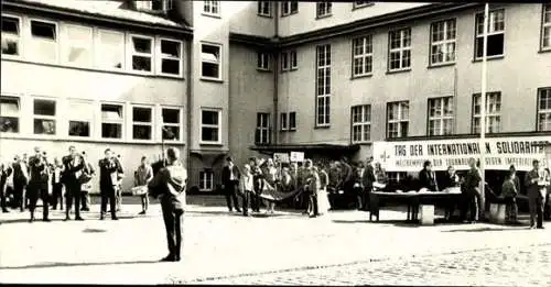 Set von 2 Fotos Wismar , Tag der internationalen Solidarität