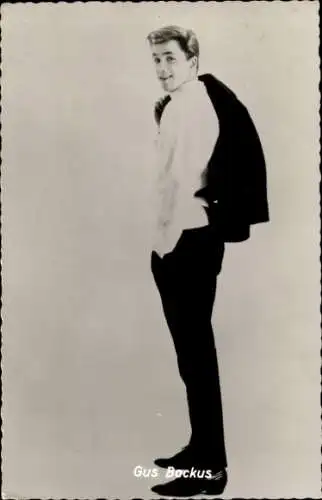 Ak Schauspieler und Sänger Gus Backus, Portrait