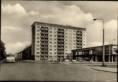 Ak Halle an der Saale, Hochhaus in der Paul Suhr Straße, Bus