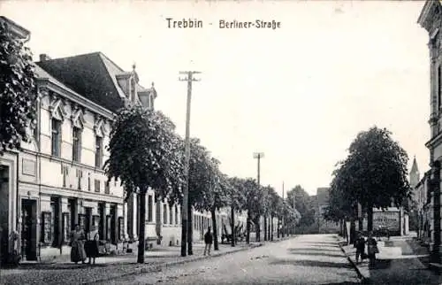 Ak Trebbin im Kreis Teltow Fläming, Partie in der Berliner Straße, Handlung von T. Timm