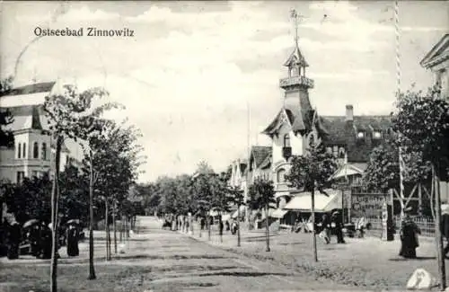 Ak Ostseebad Zinnowitz auf Usedom, Straße, Passanten, Zigarren-Geschäft