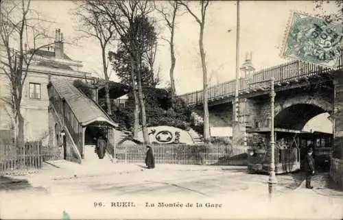 Ak Rueil-Malmaison Hauts de Seine, Montee de la Gare