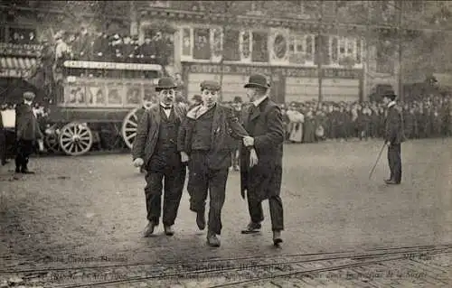 Ak Paris, 1. Mai 1906, Demonstrant, Place du Chateau d’Eau