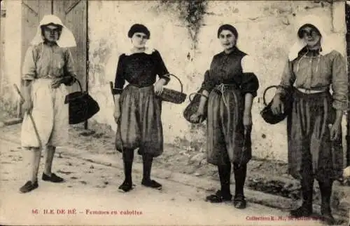 Ak Île de Ré Charente Maritime, Frauen in Höschen