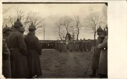 Foto Ak Deutsche Soldaten in Uniformen, Feldgottesdienst