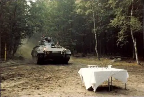 Foto Panzer, Bundeswehr, gedeckter Tisch