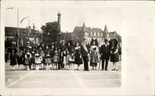 Foto Ak Kinder und Frauen in Elsässer Volkstrachten, Gruppenfoto