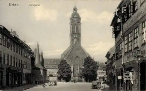 Ak Einbeck in Niedersachsen, Marktplatz mit Kirche, Geschäfte