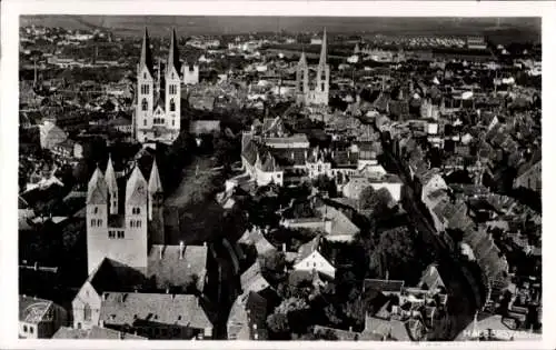 Ak Halberstadt Harz, Fliegeraufnahme von der Stadt mit Kirchen