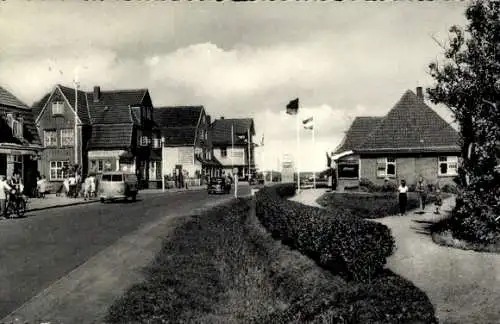 Ak Nordseebad Sankt Peter Ording, Nordseeheilbad, Straßenpartie, VW Bulli