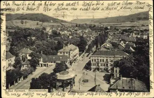 Ak Bad Pyrmont in Niedersachsen, Brunnenstraße aus der Vogelschau