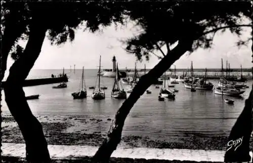 Ak La Cotinière Saint Pierre d'Oléron Charente Maritime, Le Port vu du Jardin Public