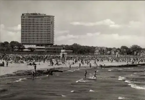 Ak Ostseebad Warnemünde Rostock, Strand, Hotel Neptun