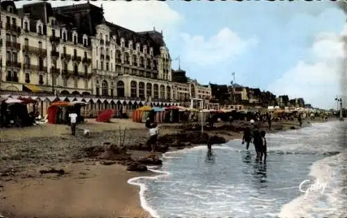 Ak Cabourg Calvados, Grand Hotel, Strand