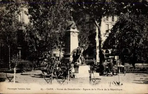 Ak Caen Calvados, Statue de Demolombe, Square de la Place de la Republique