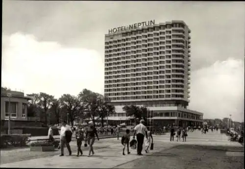 Ak Ostseebad Warnemünde Rostock, Hotel Neptun, Promenade