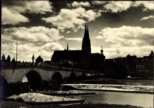 Ak Regensburg an der Donau Oberpfalz, Donaubrücke, Münster