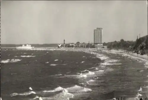 Ak Ostseebad Warnemünde Rostock, Hotel Neptun, Mole mit Fährschiff Warnemünde